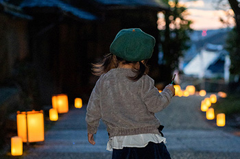竹内街道灯路祭り賞 ： 灯路の光と夕暮れと　P.N. asuka 様
